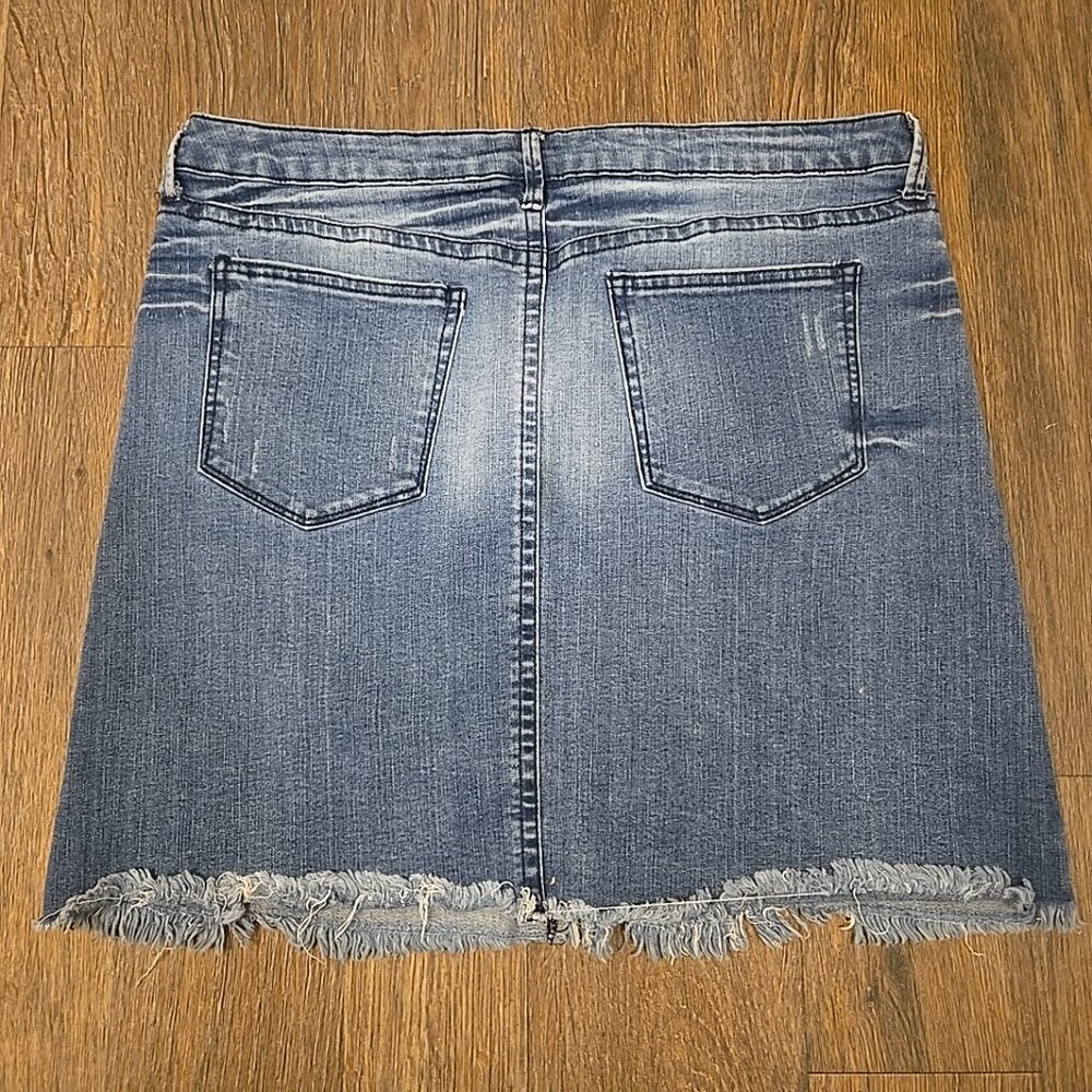 Runway Womens Blue Jean Skirt Distressed Size 16 - Picture 2 of 3